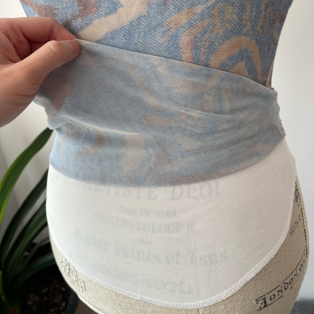 Blue mesh print camisole with the neck tie - Picture 3 of 5